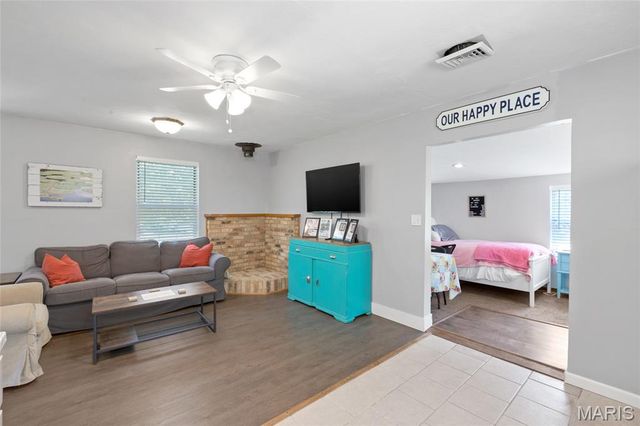 1145 Sunset Drive, Bloomsdale, MO 63627