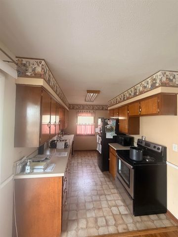 1107 Talley Dr, Salina, KS 67401