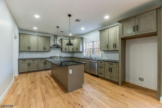 28 King George Rd, Warren Twp., NJ 07059