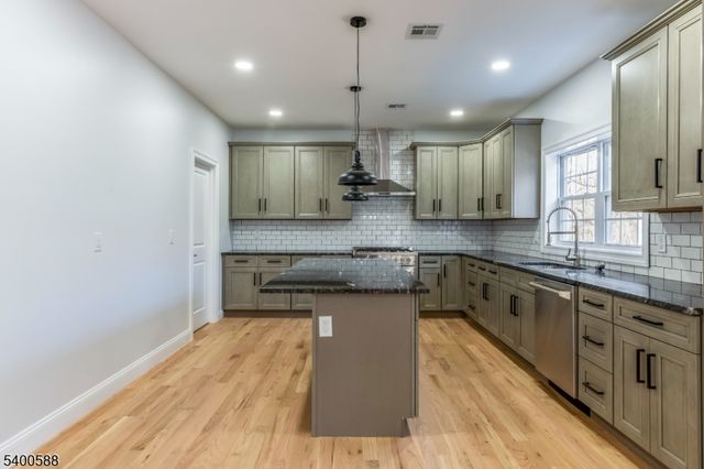 28 King George Rd, Warren Twp., NJ 07059