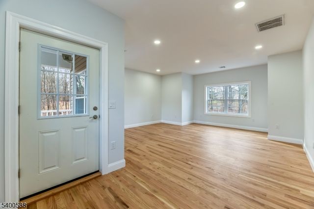 28 King George Rd, Warren Twp., NJ 07059