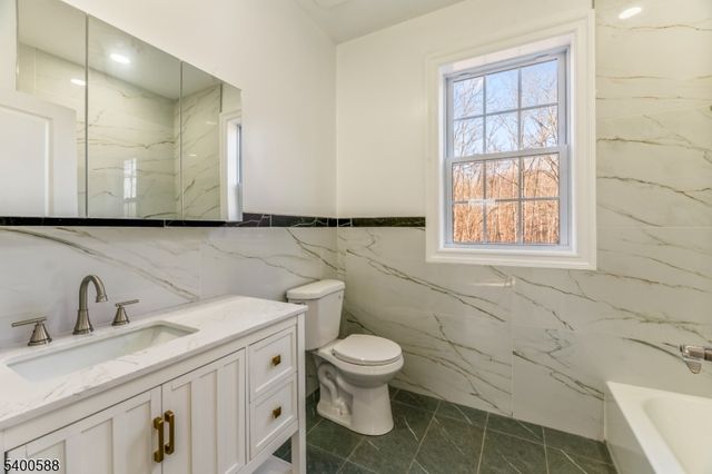 28 King George Rd, Warren Twp., NJ 07059