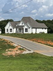 74 Summerlake Ct, Winchester, TN 37398