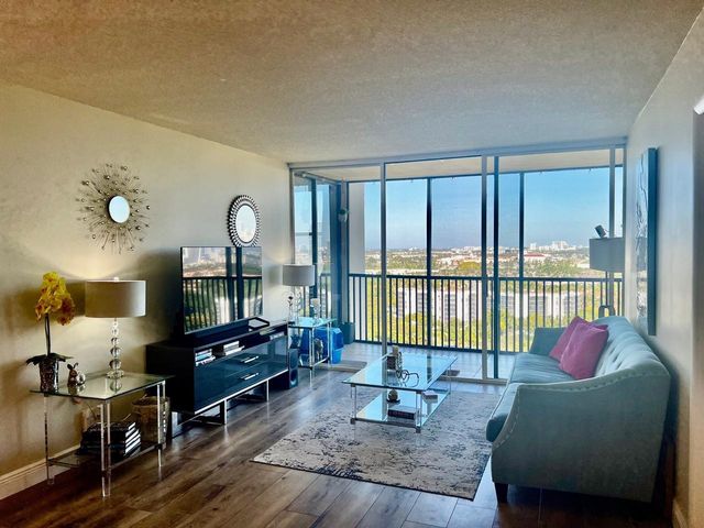 20379 W Country Club Drive 1932, Aventura, FL 33180