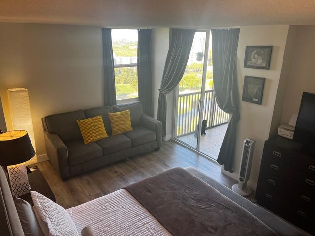 20379 W Country Club Drive 1932, Aventura, FL 33180