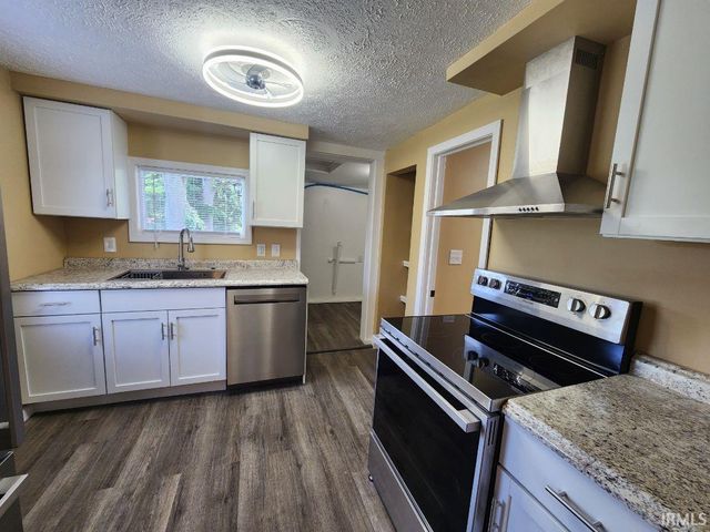 51622 Kenilworth Road, South Bend, IN 46637