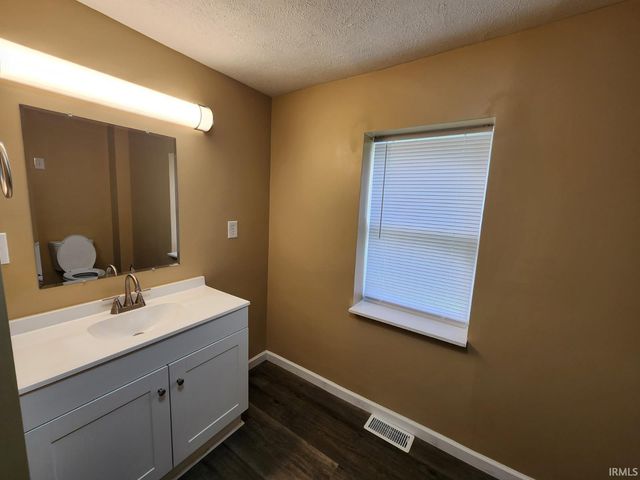 51622 Kenilworth Road, South Bend, IN 46637
