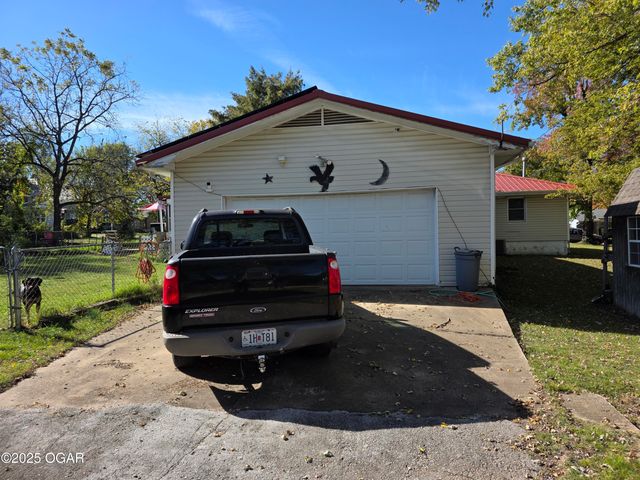 312 South Oak Avenue, Aurora, MO 65605