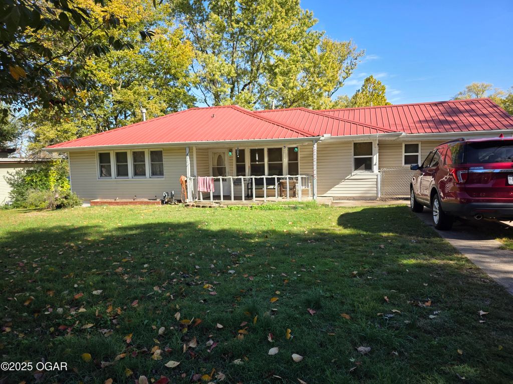 312 South Oak Avenue, Aurora, MO 65605