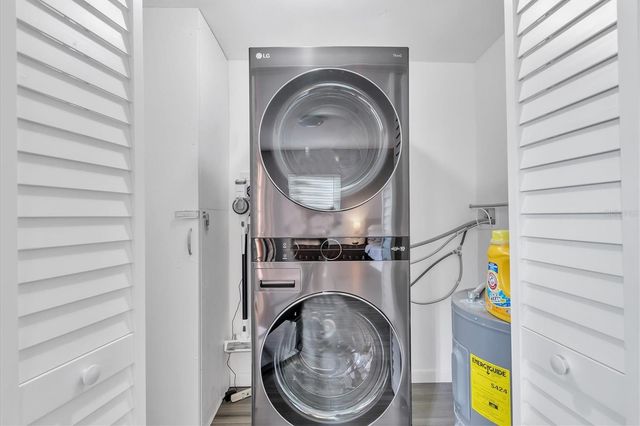 2305 NOVUS STREET, Sarasota, FL 34237