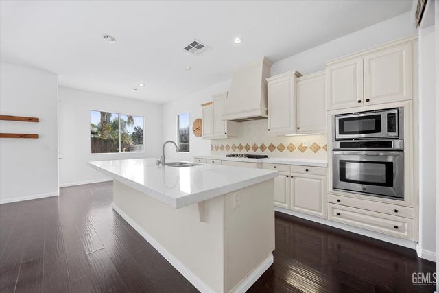 9302 Vistoso Way, Bakersfield, CA 93312