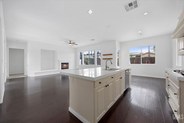 9302 Vistoso Way, Bakersfield, CA 93312