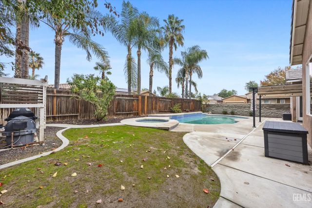 9302 Vistoso Way, Bakersfield, CA 93312