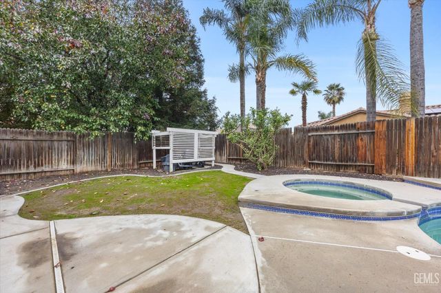 9302 Vistoso Way, Bakersfield, CA 93312