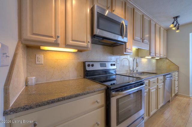 6497 Marina Dr, Prospect, KY 40059