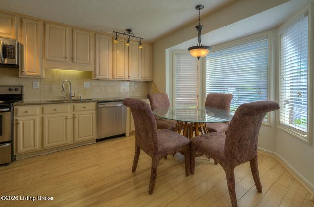 6497 Marina Dr, Prospect, KY 40059