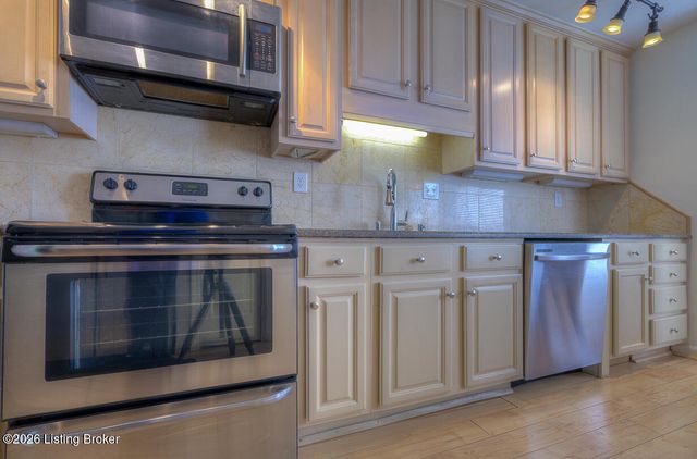 6497 Marina Dr, Prospect, KY 40059