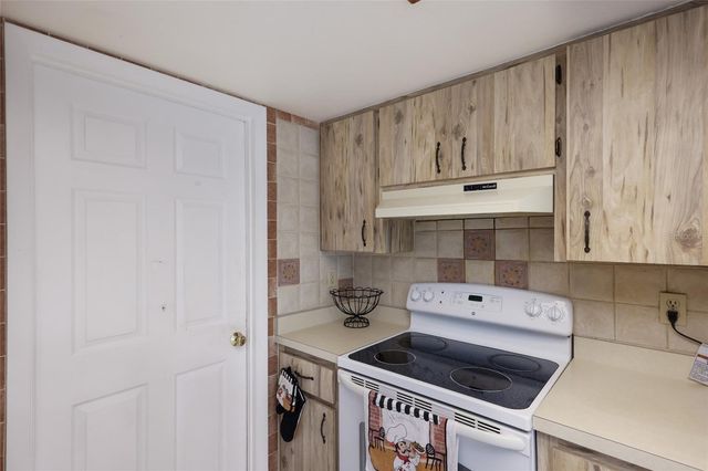 5202 FOXCROFT COURT, Sarasota, FL 34232