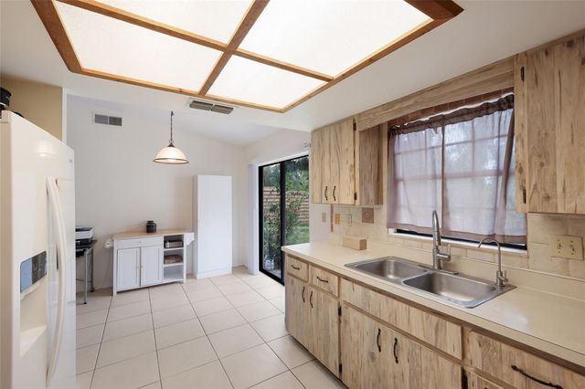 5202 FOXCROFT COURT, Sarasota, FL 34232