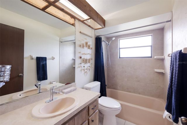 5202 FOXCROFT COURT, Sarasota, FL 34232