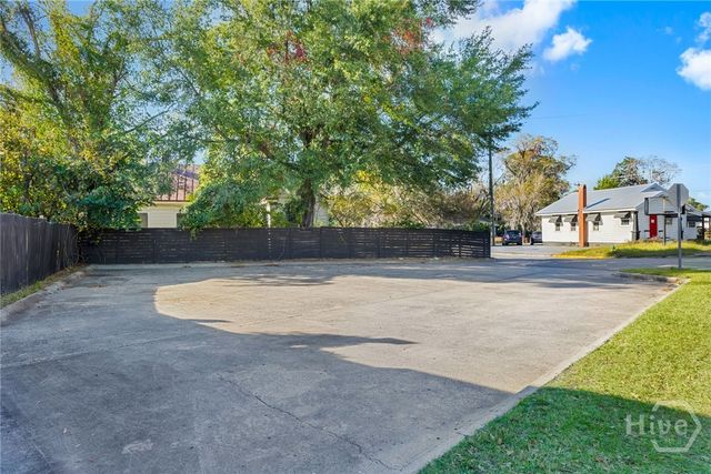 2203 Skidaway Road, Savannah, GA 31404