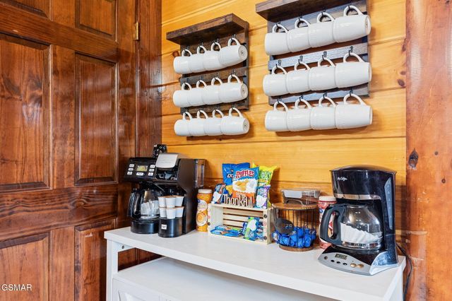 220 Amet Way, Cosby, TN 37722