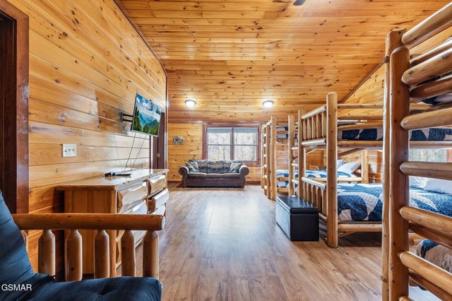 220 Amet Way, Cosby, TN 37722