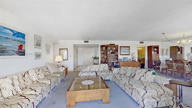 1800 NE 114th St 1411, Miami, FL 33181