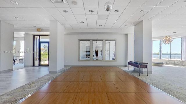 1800 NE 114th St 1411, Miami, FL 33181