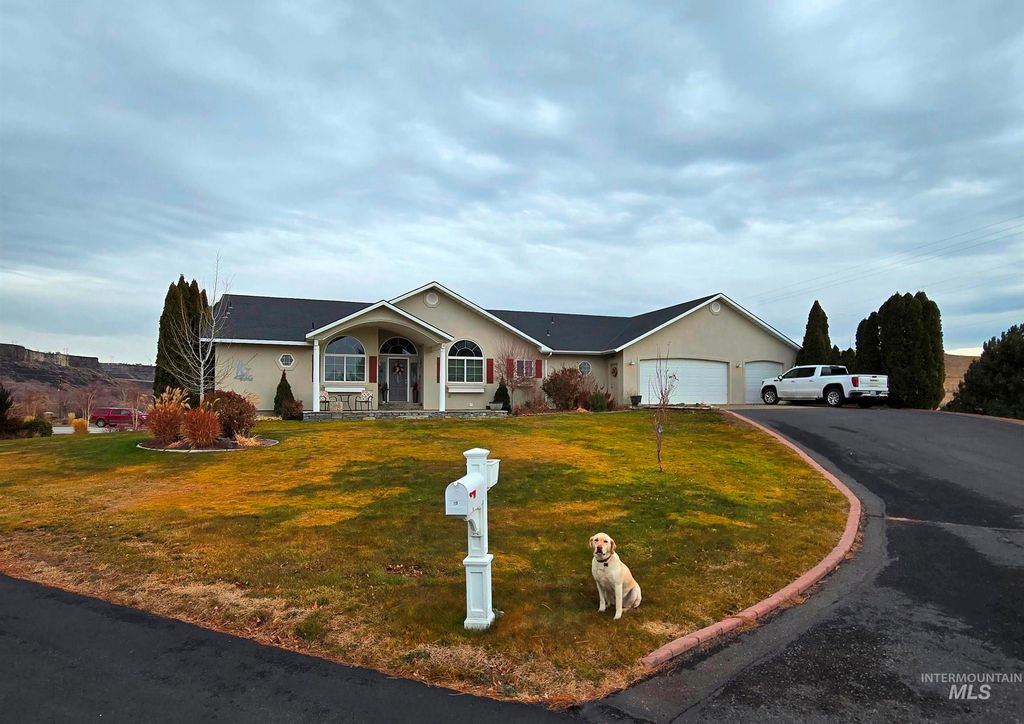 113 Clear Lake Lane, Buhl, ID 83316