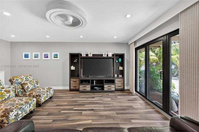 3726 NE 166th St 116, North Miami Beach, FL 33160