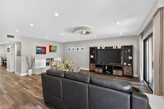 3726 NE 166th St 116, North Miami Beach, FL 33160