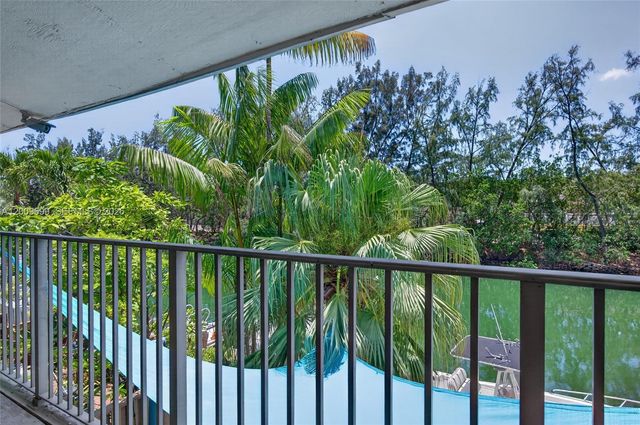 3726 NE 166th St 116, North Miami Beach, FL 33160