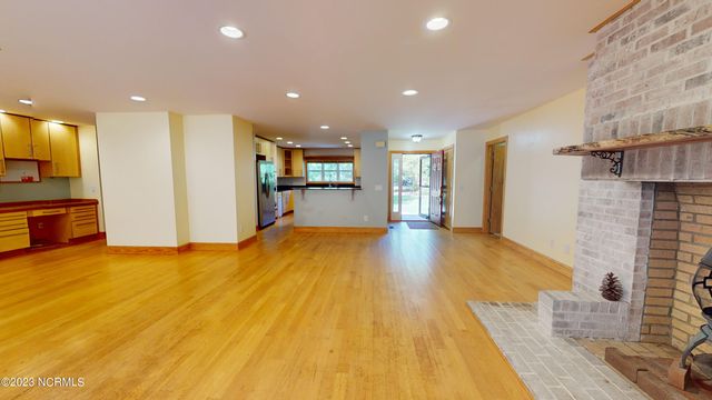 245 Lakeside Drive, Aberdeen, NC 28315