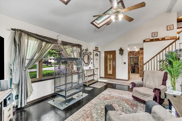 919 Colony Drive, Davenport, IA 52806