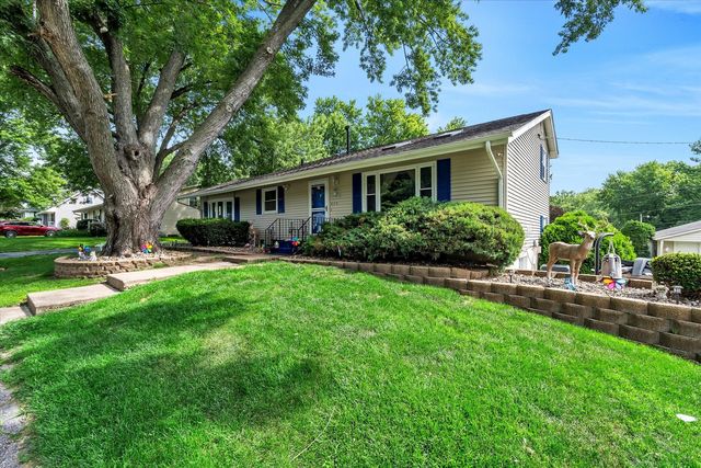 919 Colony Drive, Davenport, IA 52806