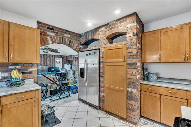 919 Colony Drive, Davenport, IA 52806