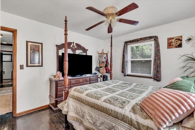 919 Colony Drive, Davenport, IA 52806