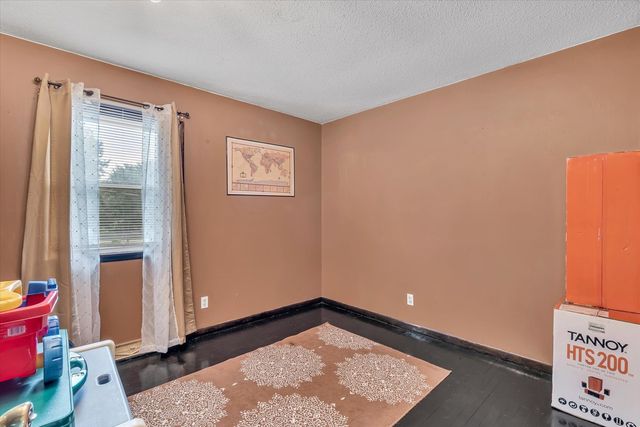 919 Colony Drive, Davenport, IA 52806