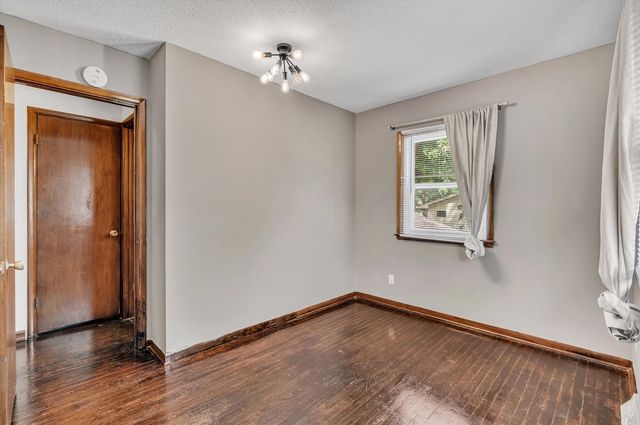 919 Colony Drive, Davenport, IA 52806