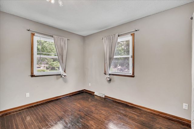 919 Colony Drive, Davenport, IA 52806