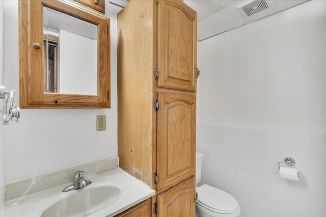 919 Colony Drive, Davenport, IA 52806