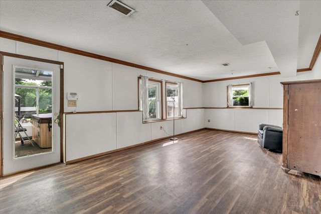 919 Colony Drive, Davenport, IA 52806