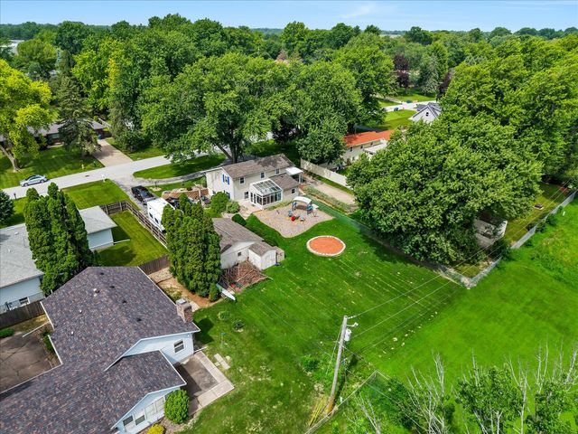 919 Colony Drive, Davenport, IA 52806