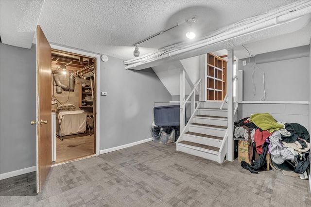 919 Colony Drive, Davenport, IA 52806