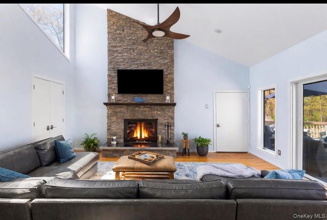 12 Flax Pond Woods Road, East Setauket, NY 11733