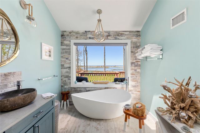 12 Flax Pond Woods Road, East Setauket, NY 11733