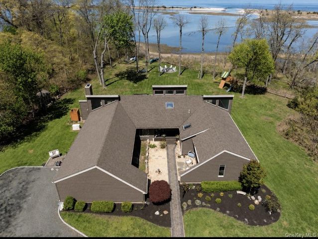 12 Flax Pond Woods Road, East Setauket, NY 11733