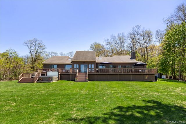 12 Flax Pond Woods Road, East Setauket, NY 11733