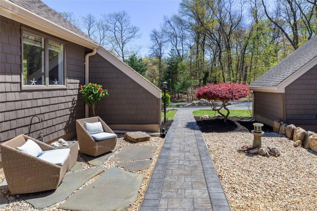 12 Flax Pond Woods Road, East Setauket, NY 11733
